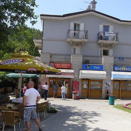 Apartments Zlatko Delic Ика Екстериор снимка